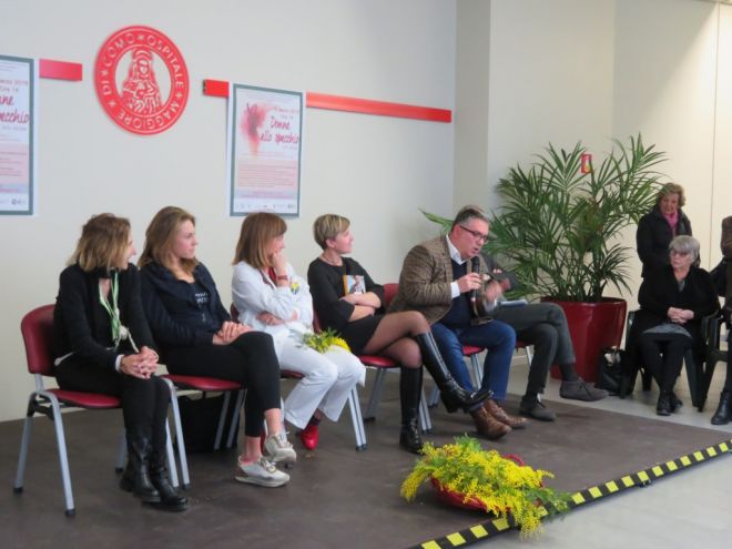 Donne allo specchio 2018